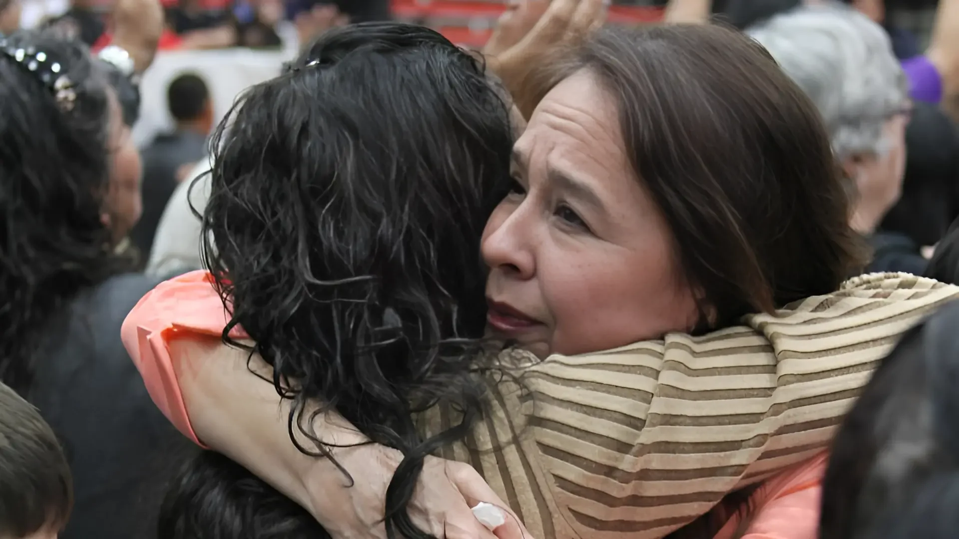 Gloria Coronado embracing a woman showing Virgen de Guadalupe Media Foundation's commitment to personal accompaniment